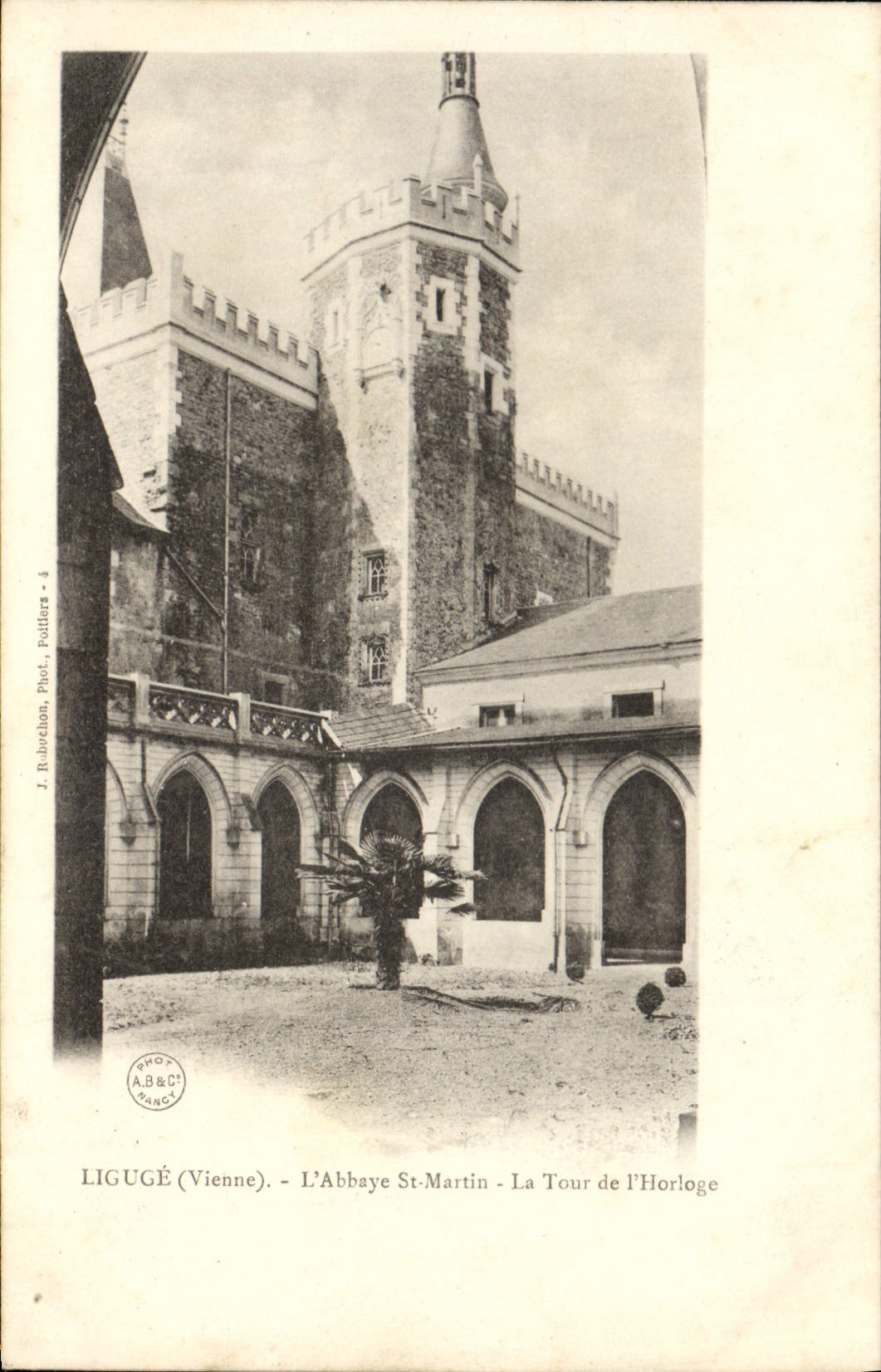 CPA Liguge L'Abbaye St Martin La Tour de L'Horloge