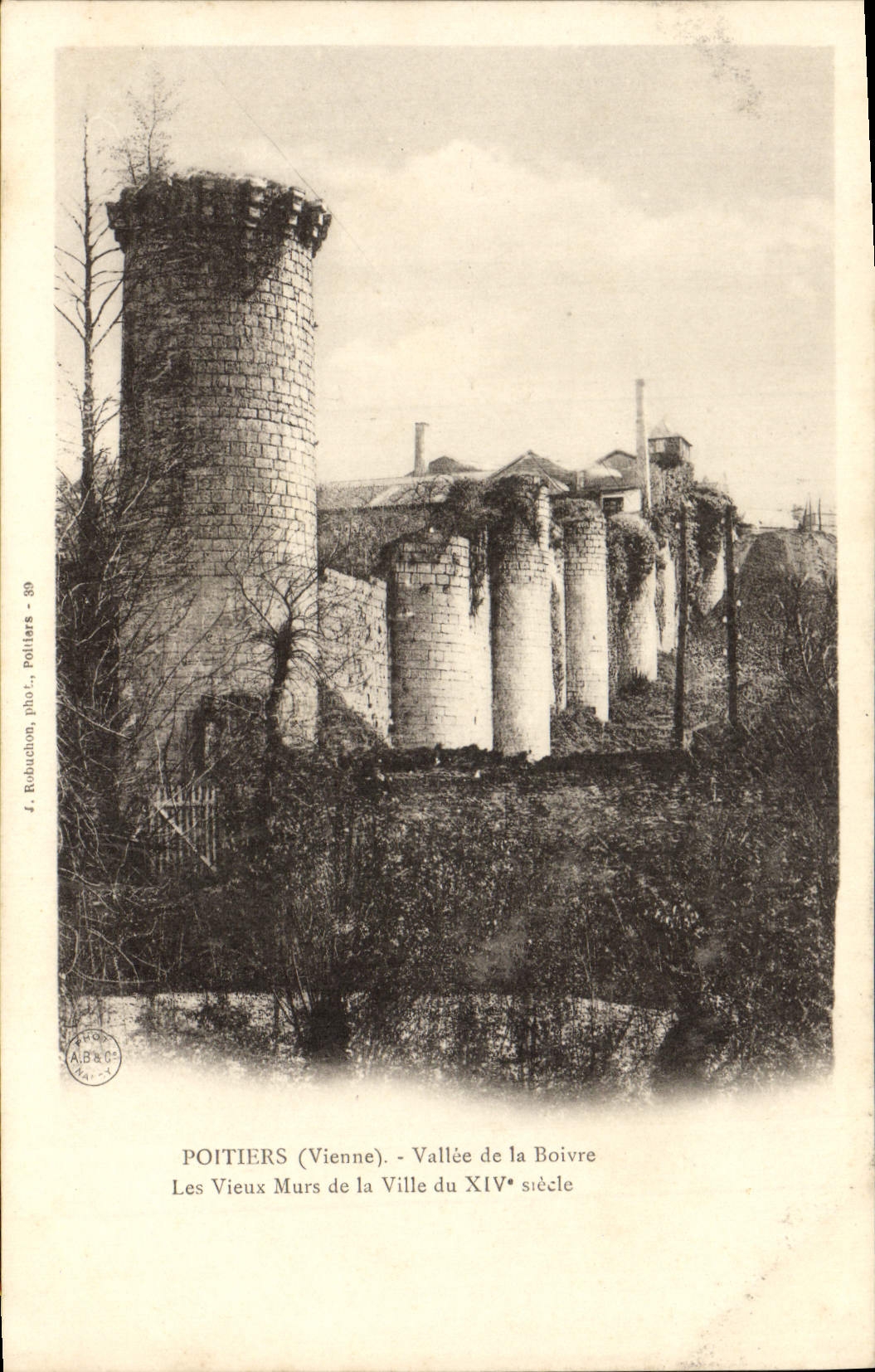 CPA Poitiers Vallee de la Boivre Les Vieux Murs de la Ville 