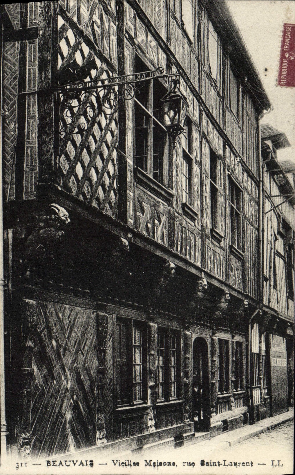 CPA Beauvais Vieillee Maisons rue Saint Laurent
