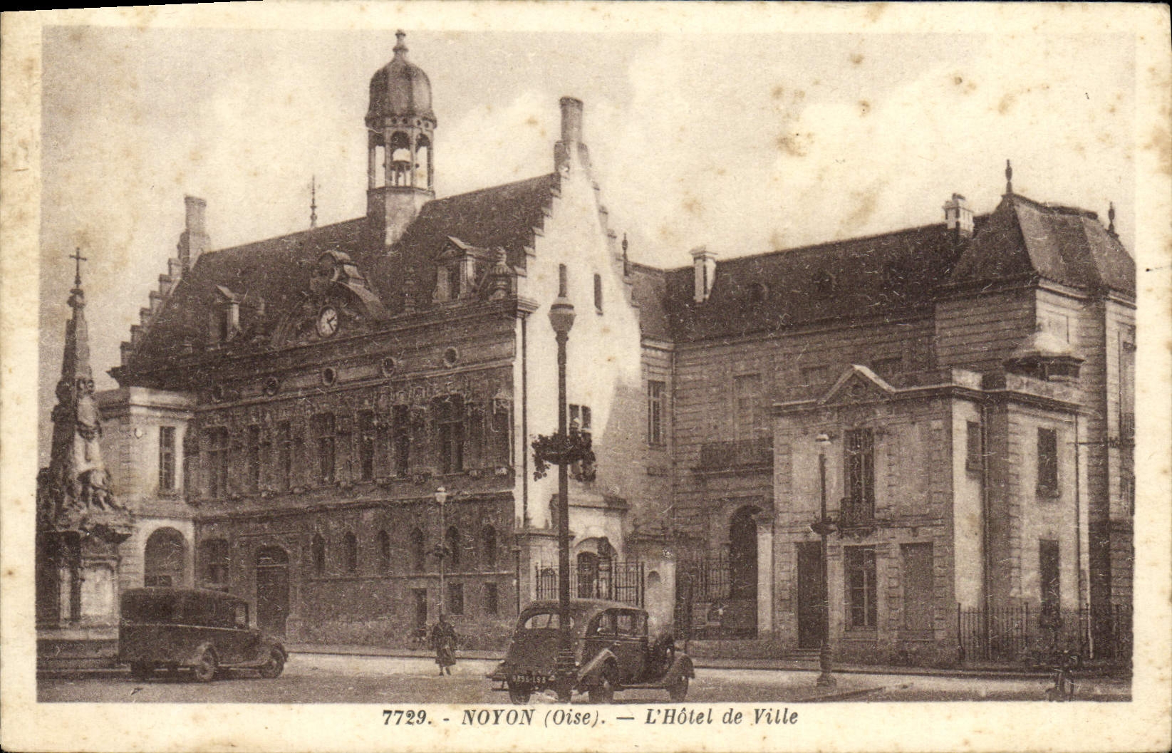 CPA Noyon L'Hotel de Ville Automobile