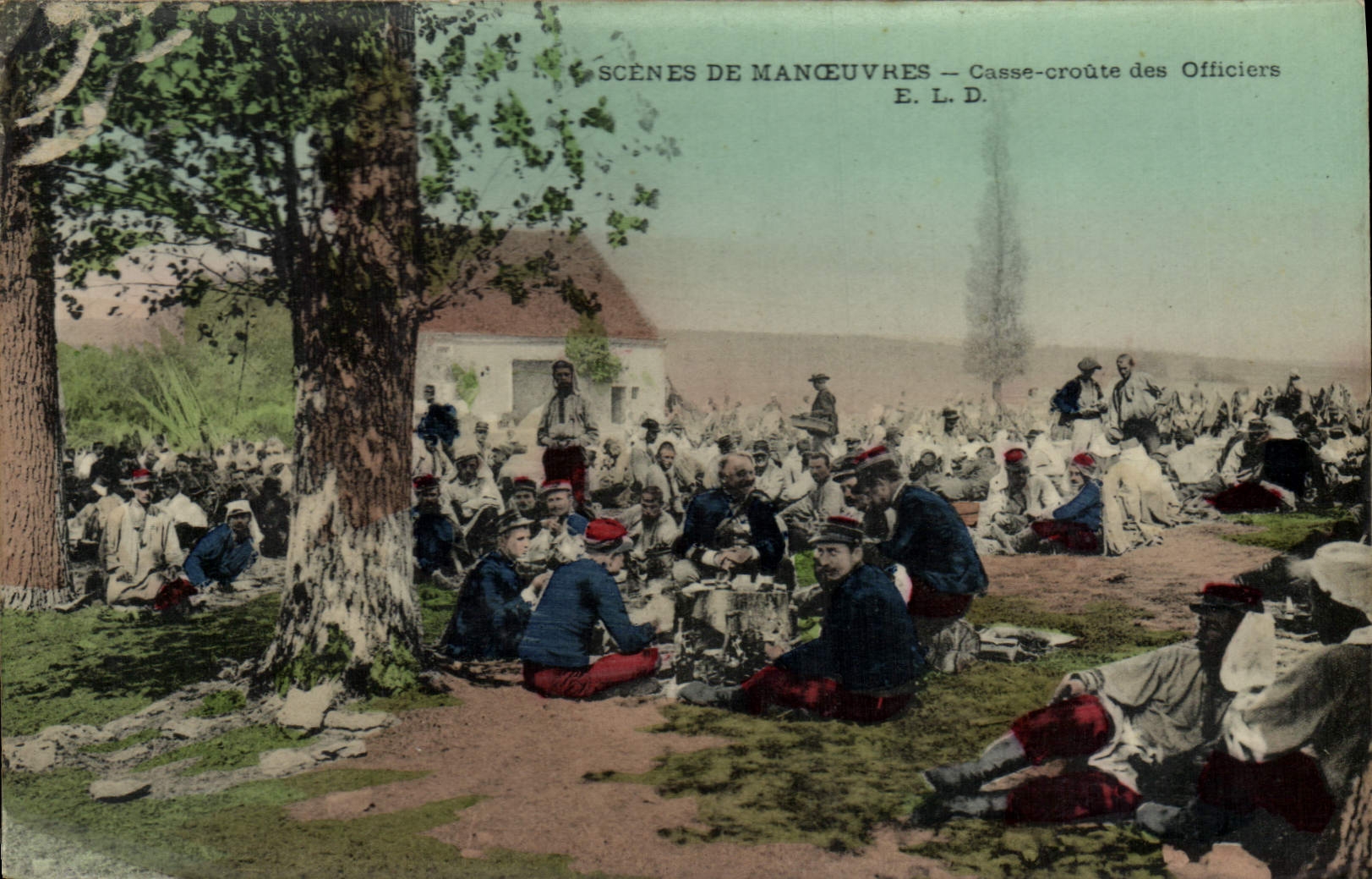 CPA Scenes De Manoeuvres Casse croute des Officiers Militaria