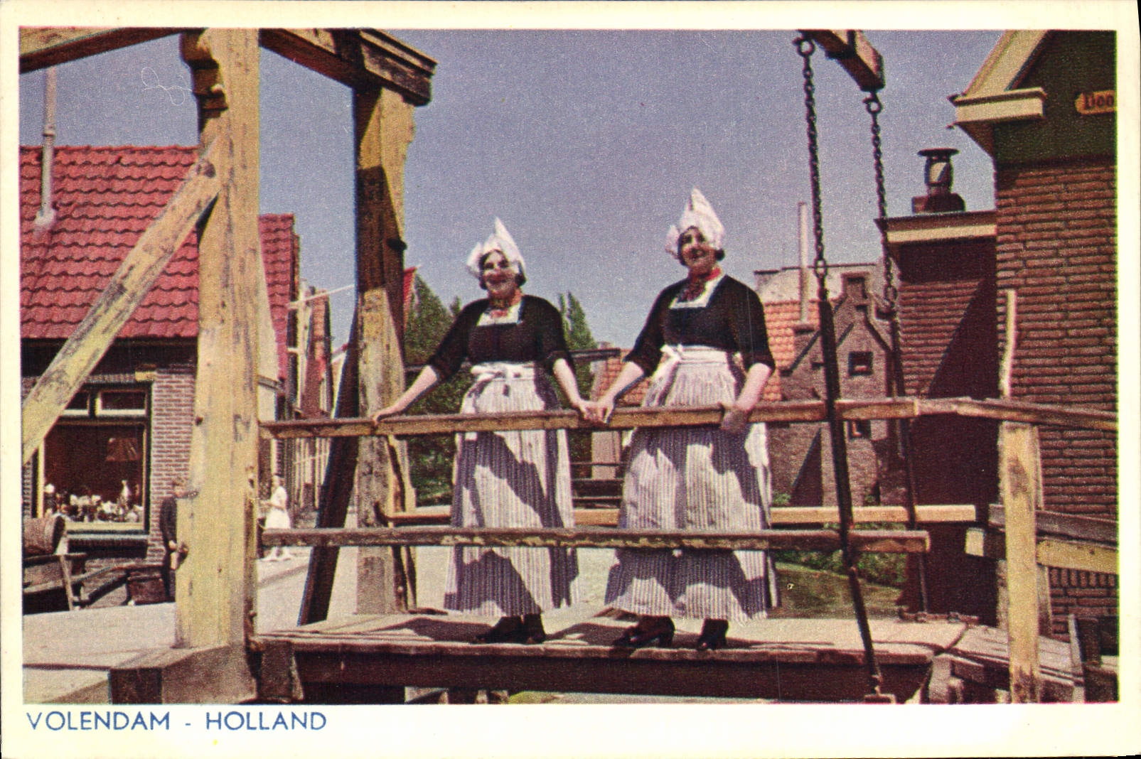 VINTAGE POSTCARD Volendam Holland Women Folklore