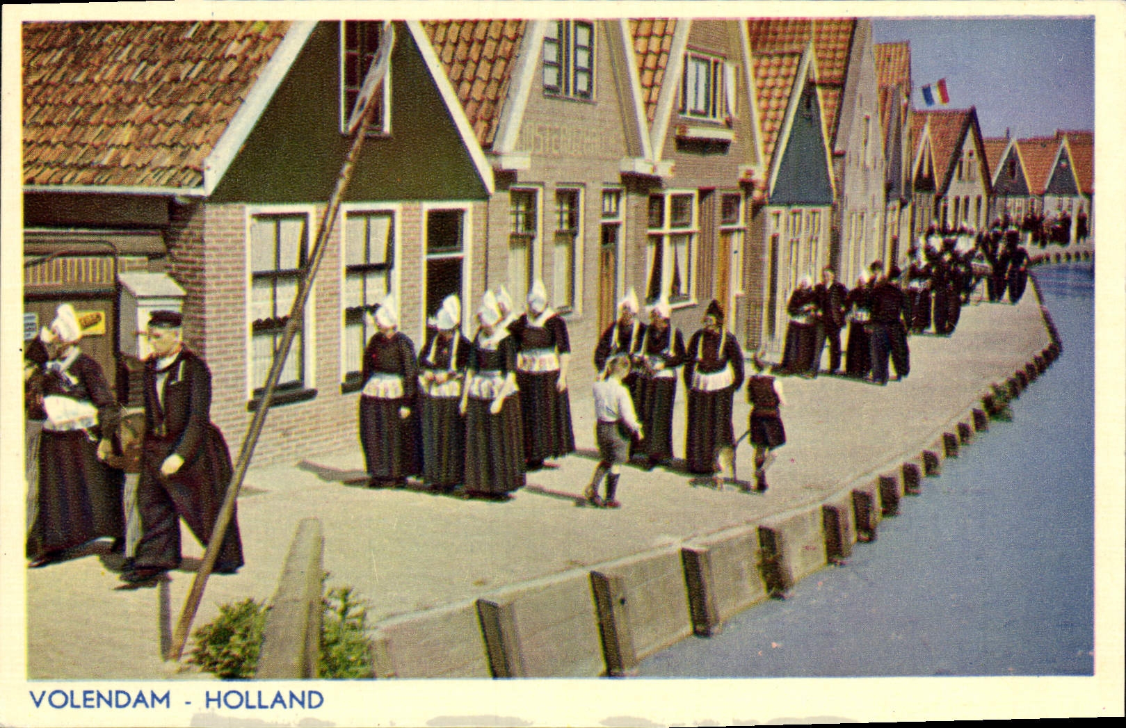 VINTAGE POSTCARD Volendam Holland Folklore