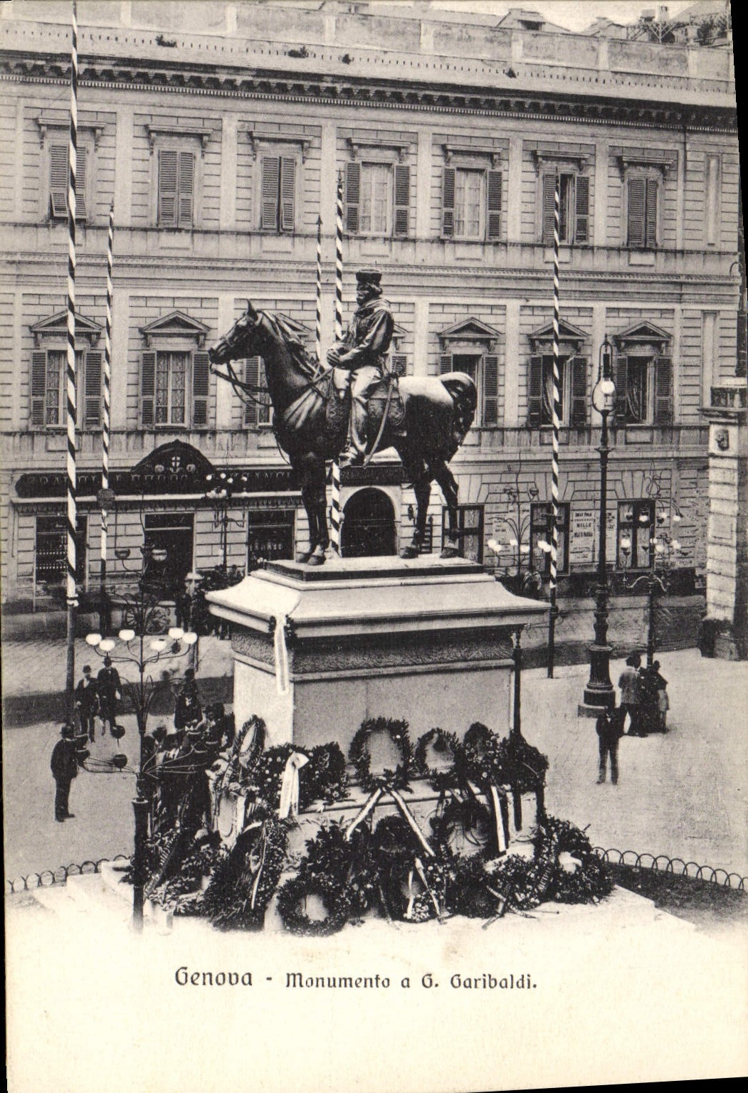 VINTAGE POSTCARD Genova Monumento has G Garibaldi