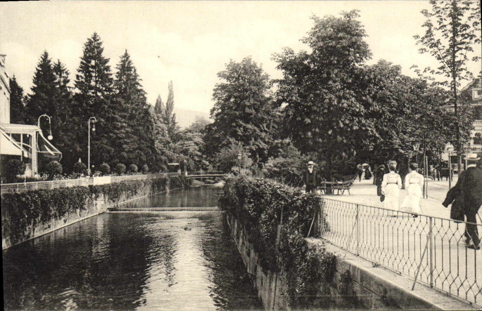 VINTAGE POSTCARD Baden Baden Left year der OOs Beim Englischen Hof