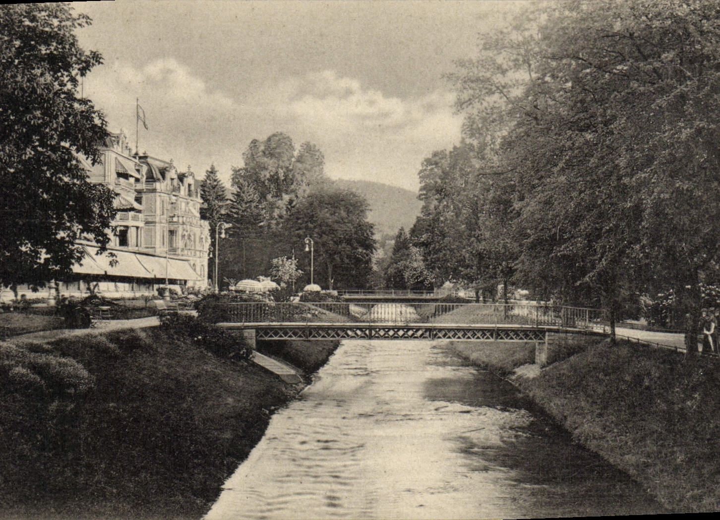VINTAGE POSTCARD Baden Baden Left year der Oos
