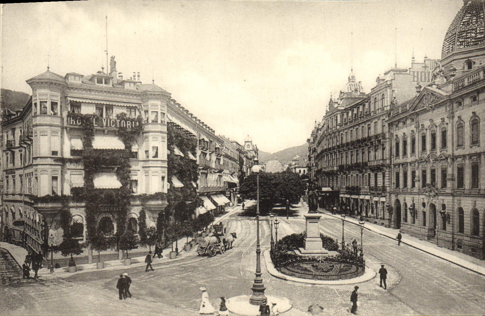 VINTAGE POSTCARD Baden Baden Leopoldsplatz und Sophienallee Victoria Hotel