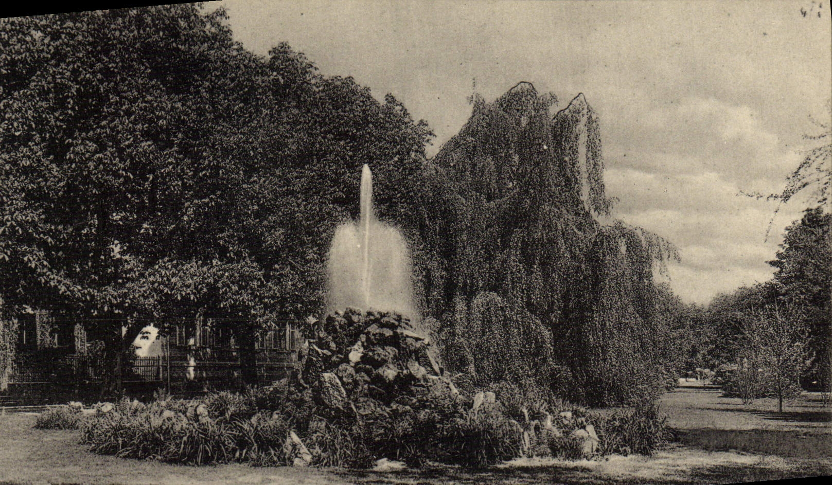 VINTAGE POSTCARD Baden Baden Springbrunnen in der Lichtenthaler Gone