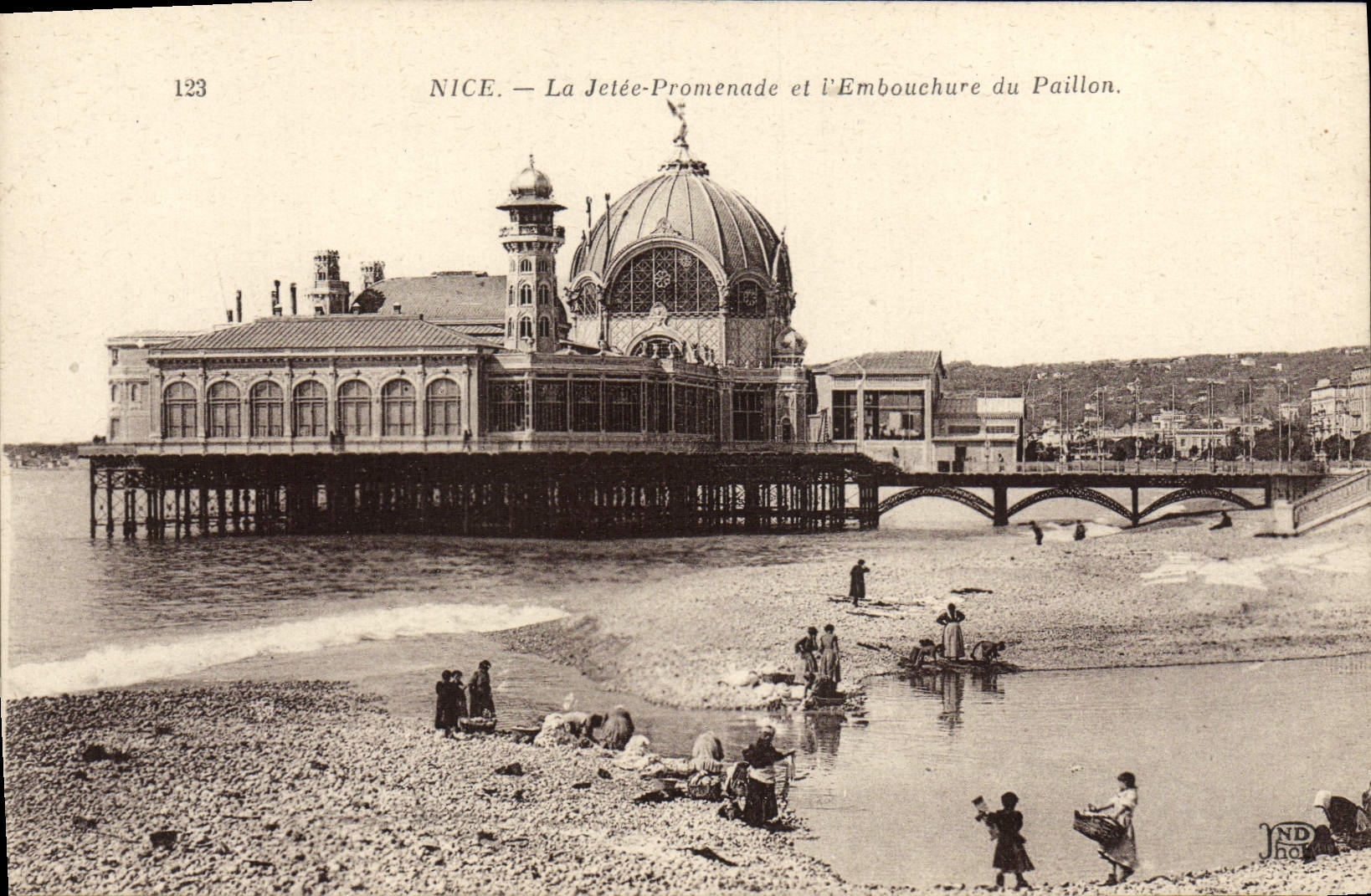 CPA Nice La jetee promenade et l'embouchure du pavillon Lavandieres