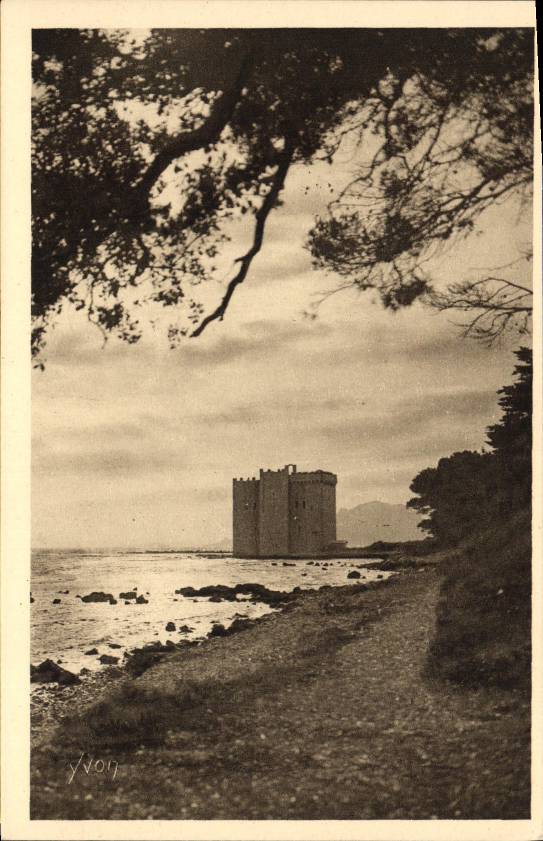 VINTAGE POSTCARD Cannes Holy Iie Honorat