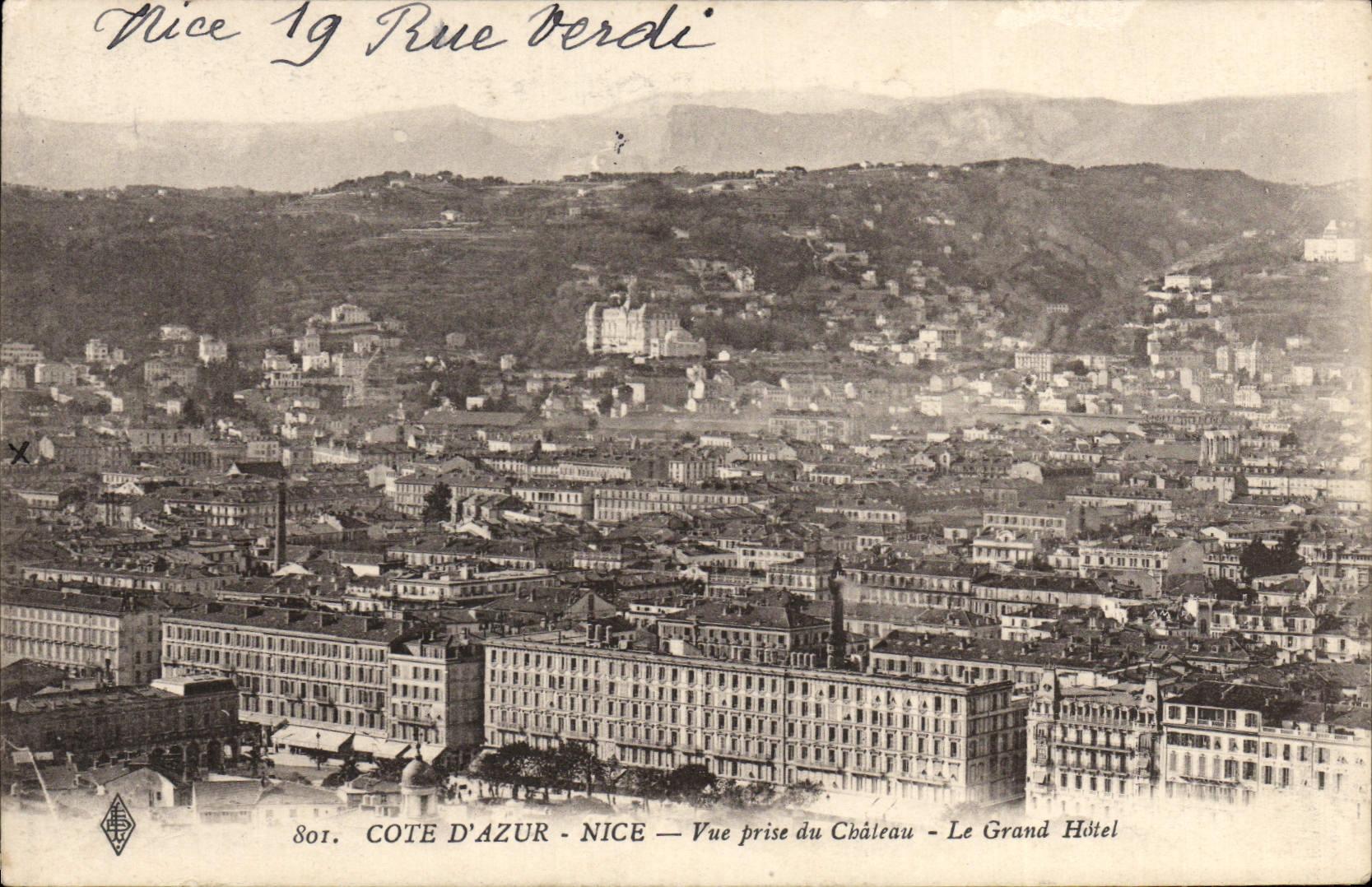 CPA Nice Vue Prise du chateau Le Grand Hotel