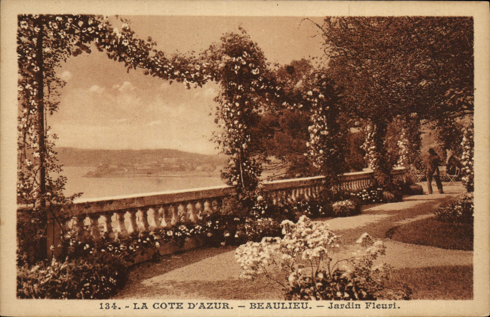 CPA Beaulieu Jardin Fleuri