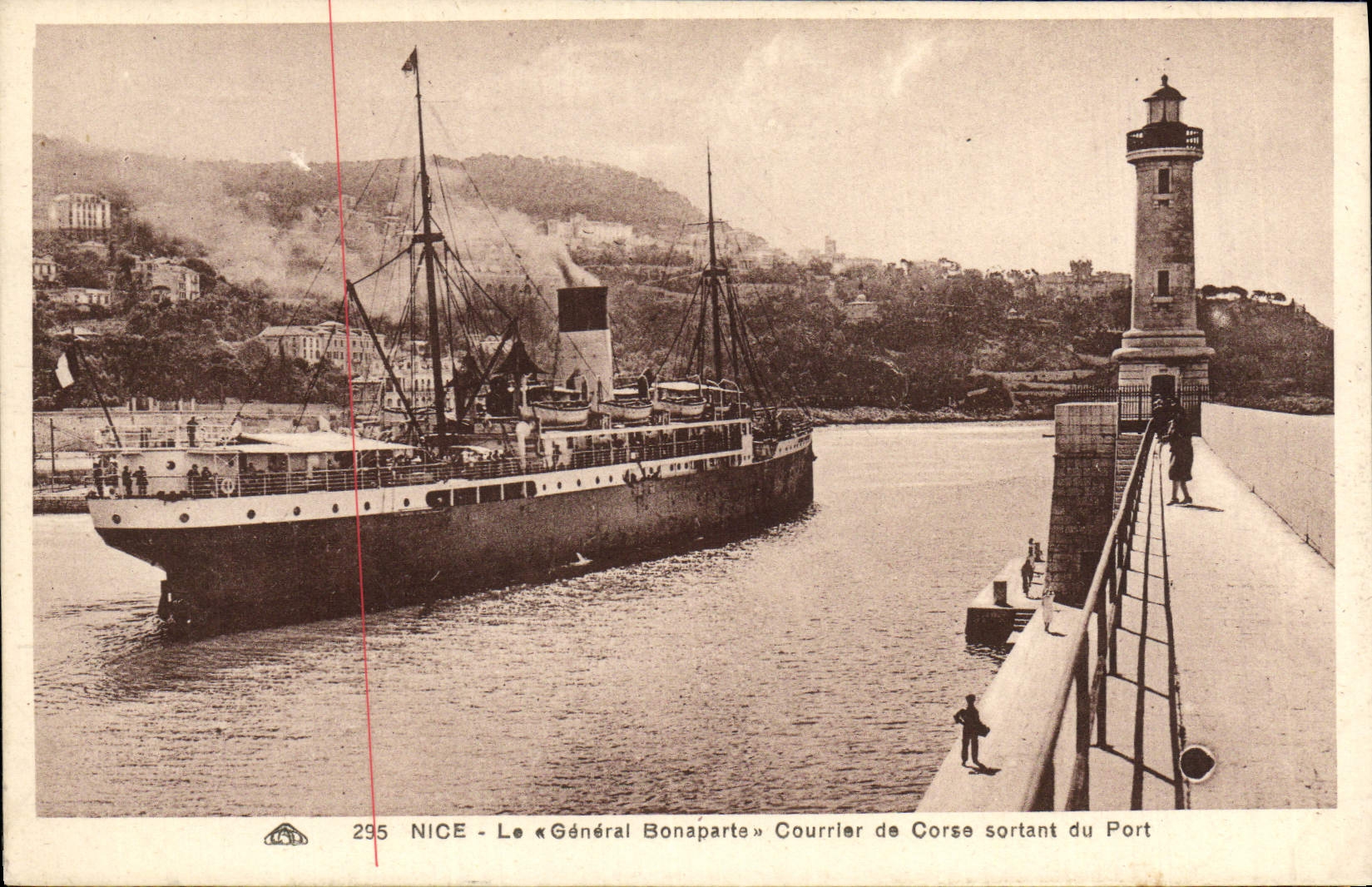 CPA Nice Le General Bonaparte Courrier de Corse sortant du port Bateau