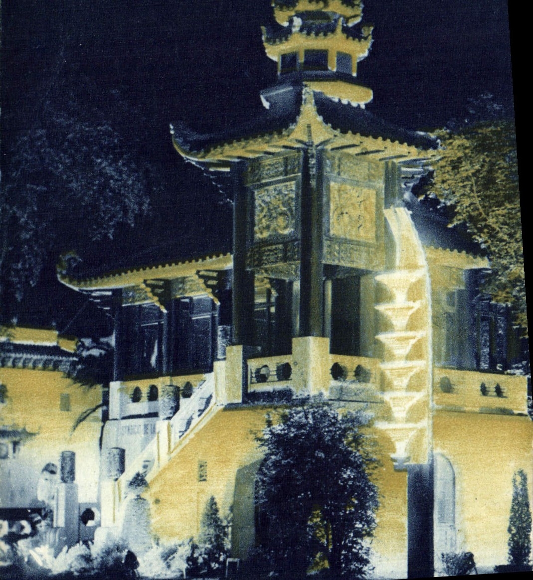 CPA Paris Section de l'Indochine Pavillon de la Presse vue de nuit