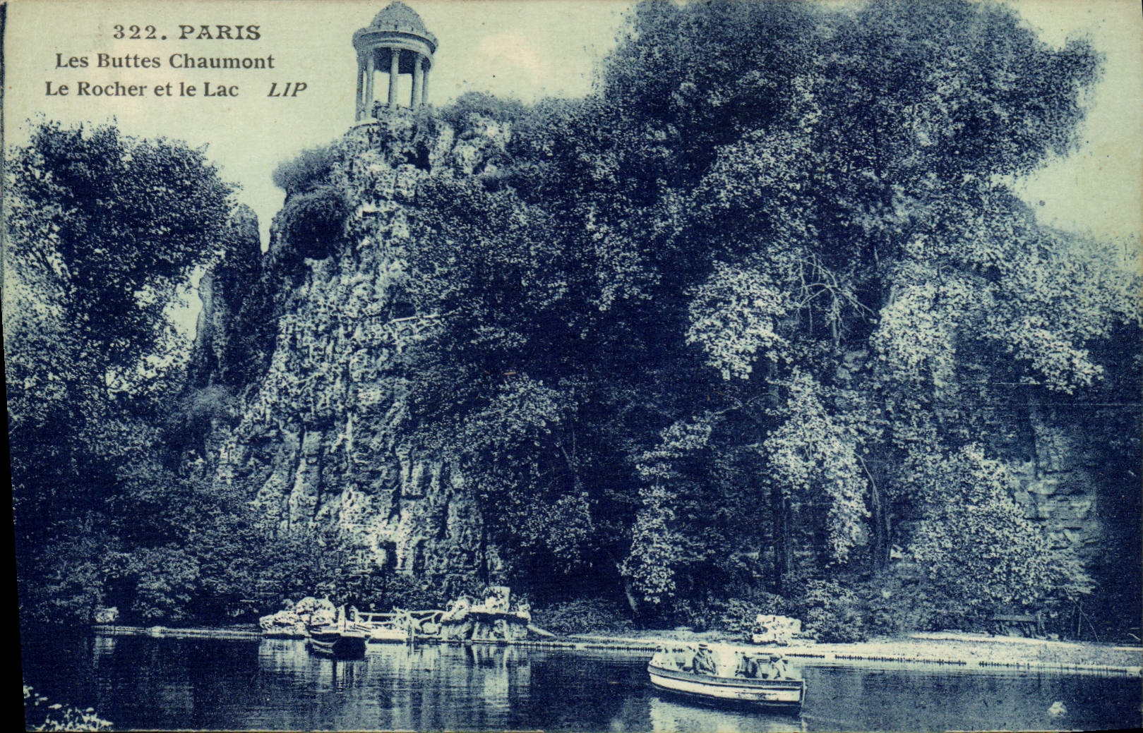 CPA Paris Les Buttes Chaumont Le Rocher Et Le Lac