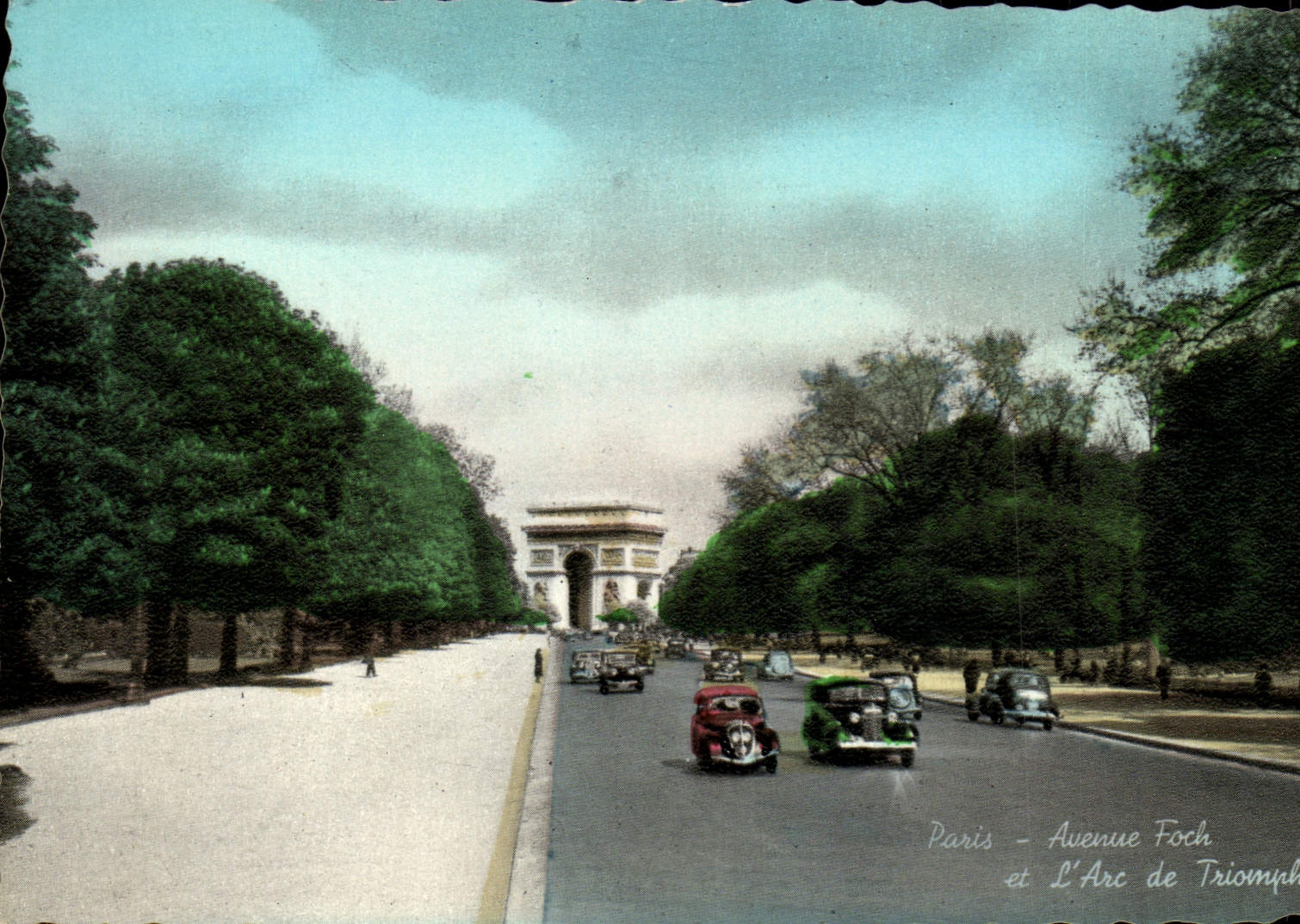 CPA Paris Foch Avenue et l'Arc de TRiomphe
