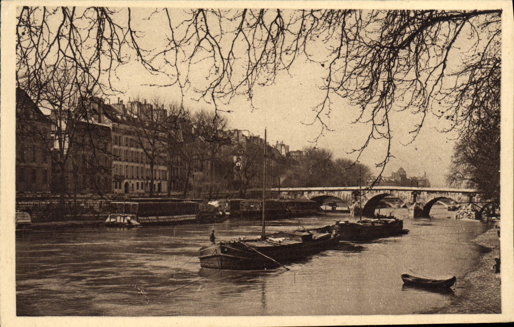 CPA Paris La Seine Au Pont Marie
