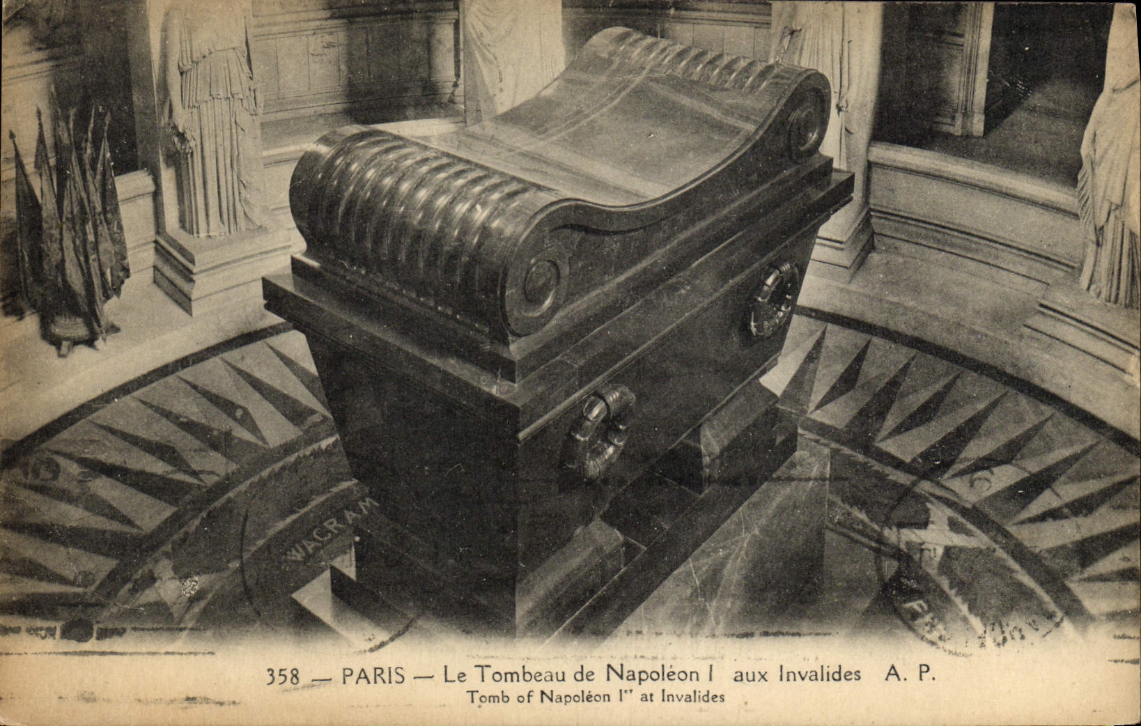 CPA Paris Le Tombeau De Napoleon 1er Aux Invalides