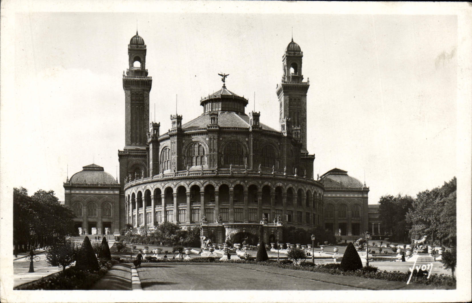 CPA Paris En Flanant Palais Du Trocadero