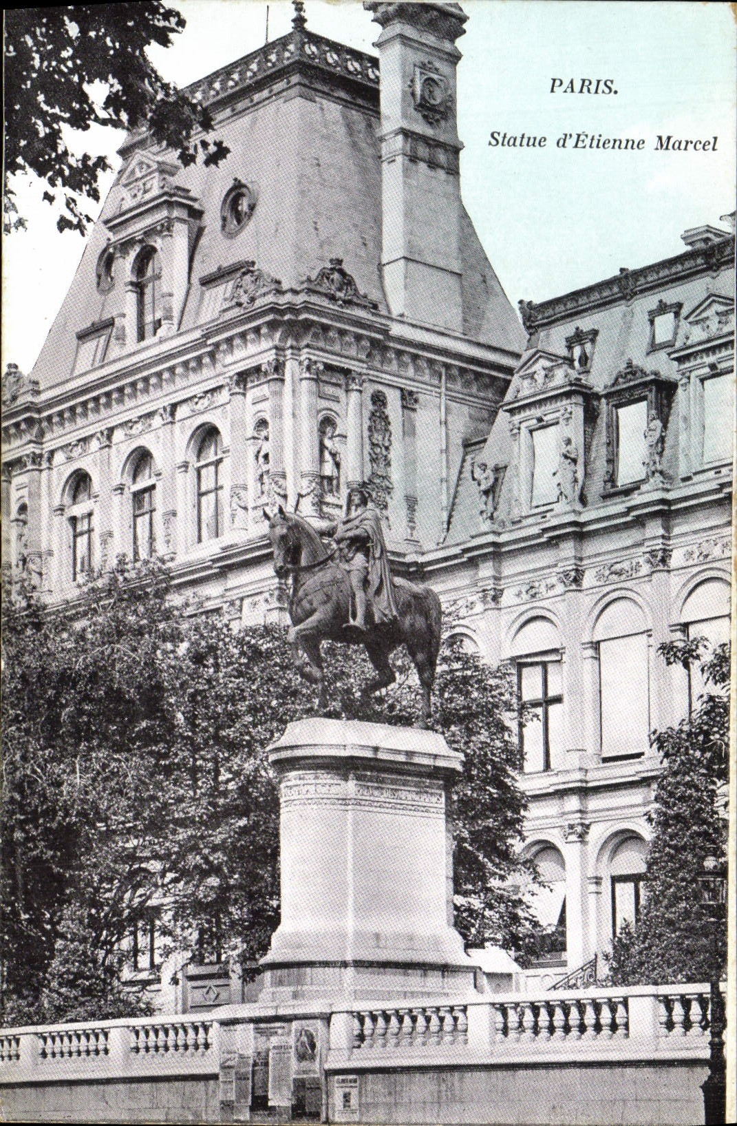 CPA Paris Statue D'Etienne Marcel