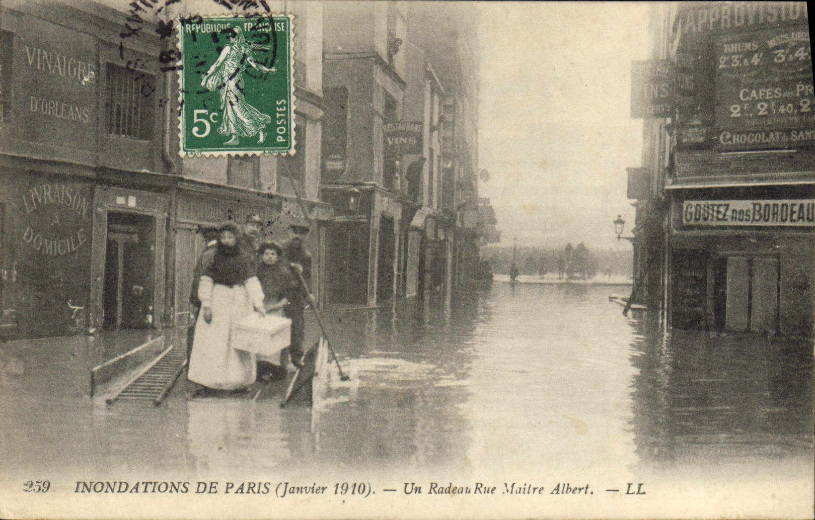 VINTAGE POSTCARD Floods Of Paris a Raft Street Master Albert