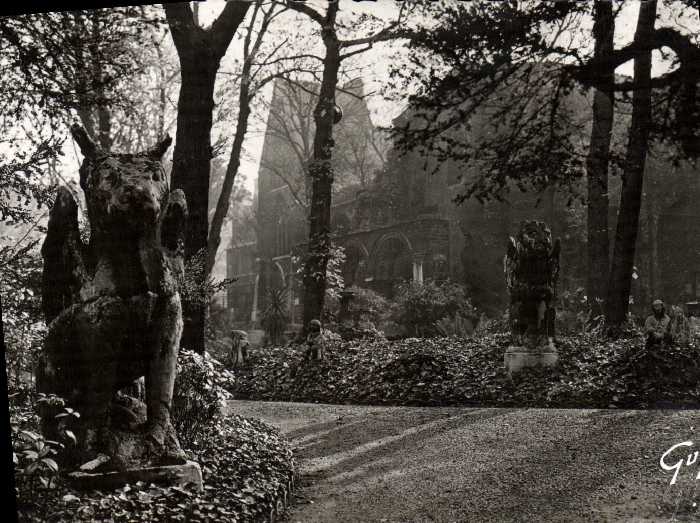 CPM Paris Et Ses Merveilles Jardin Du Musee De Cluny