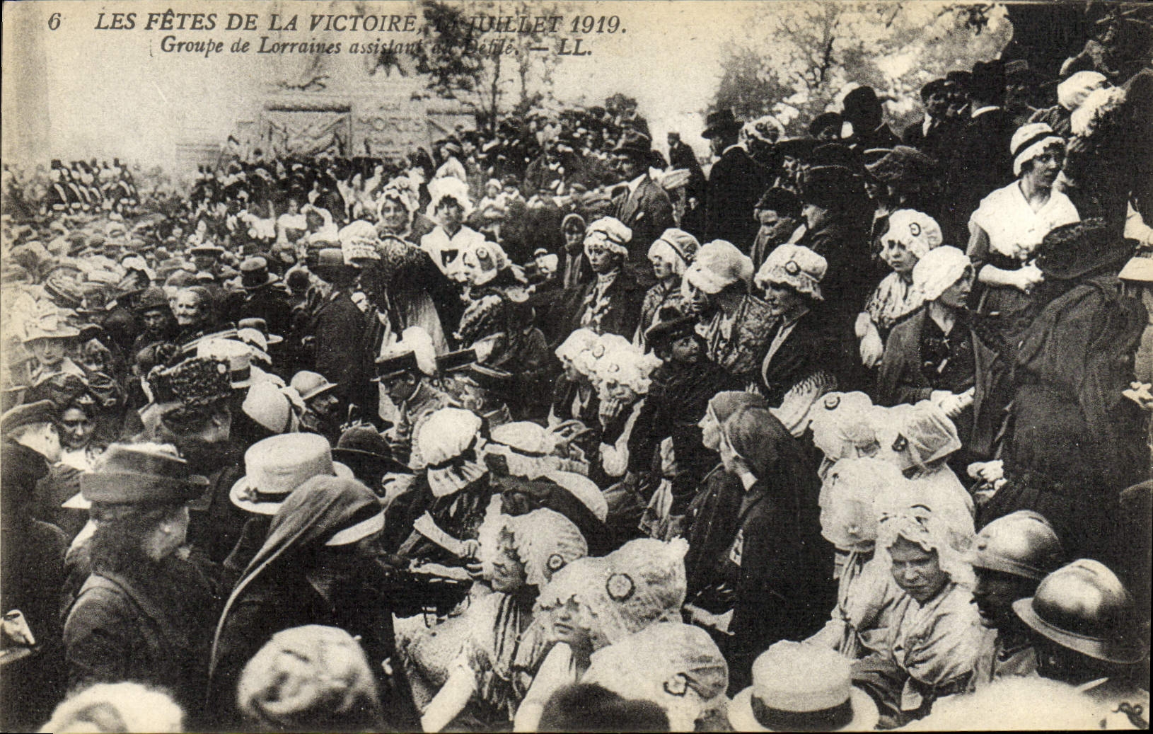 CPA Les Fetes De La Victoire 14 Juillet 1919 Groupe De Lorraines assistant au defile Militaria