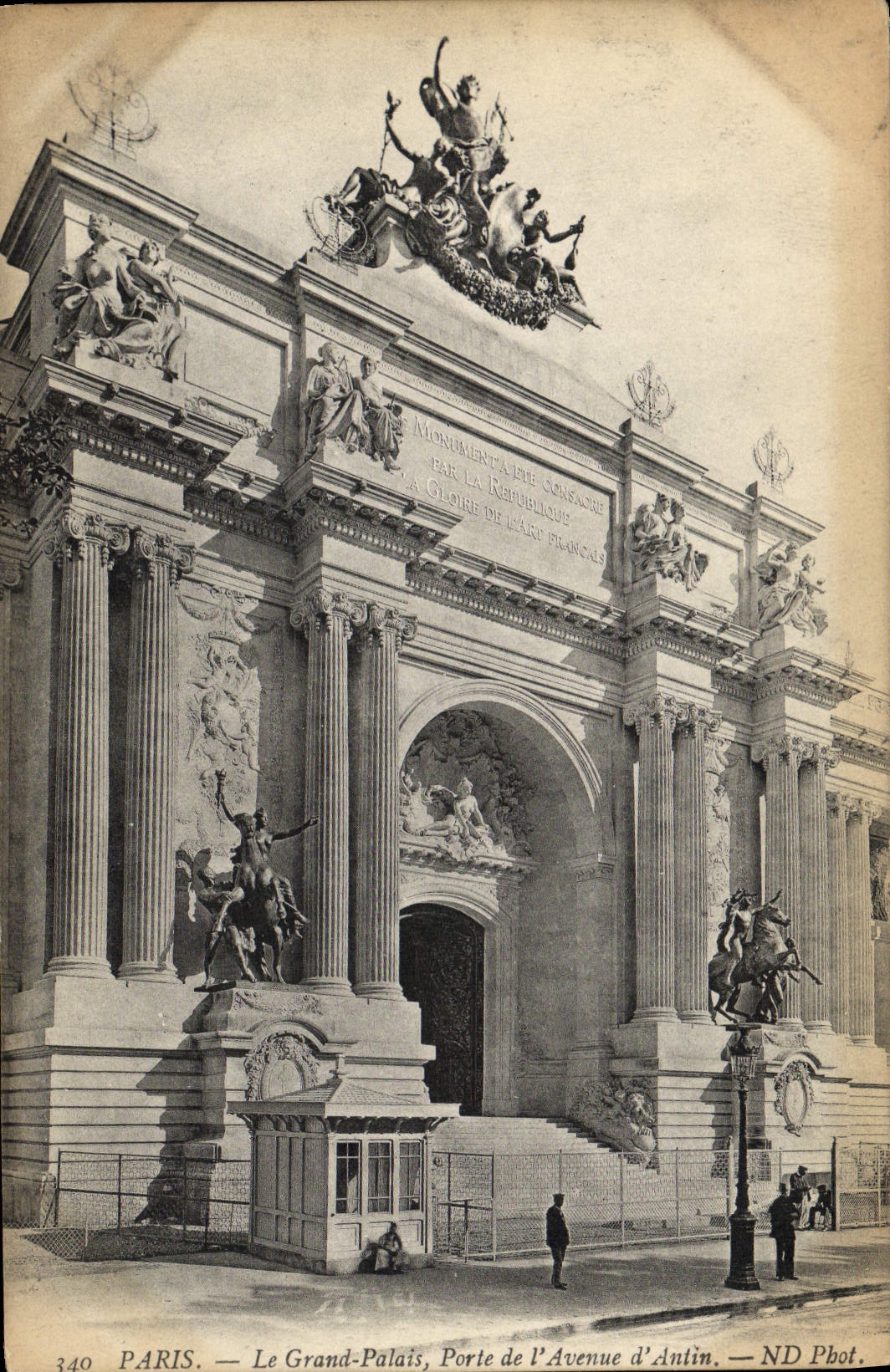 CPA Paris Le Grand Palais Porte De l'Avenue D'Antin