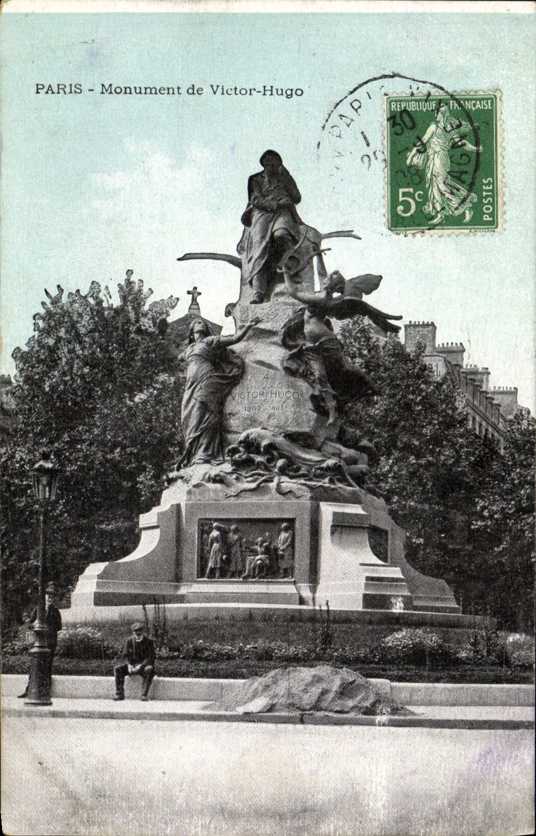 CPA Paris Monument De Victor Hugo