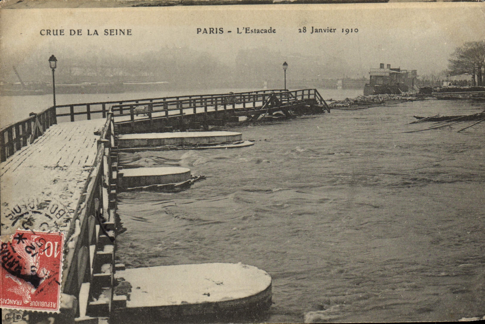 CPA Crue De La Seine Paris L'Estacade
