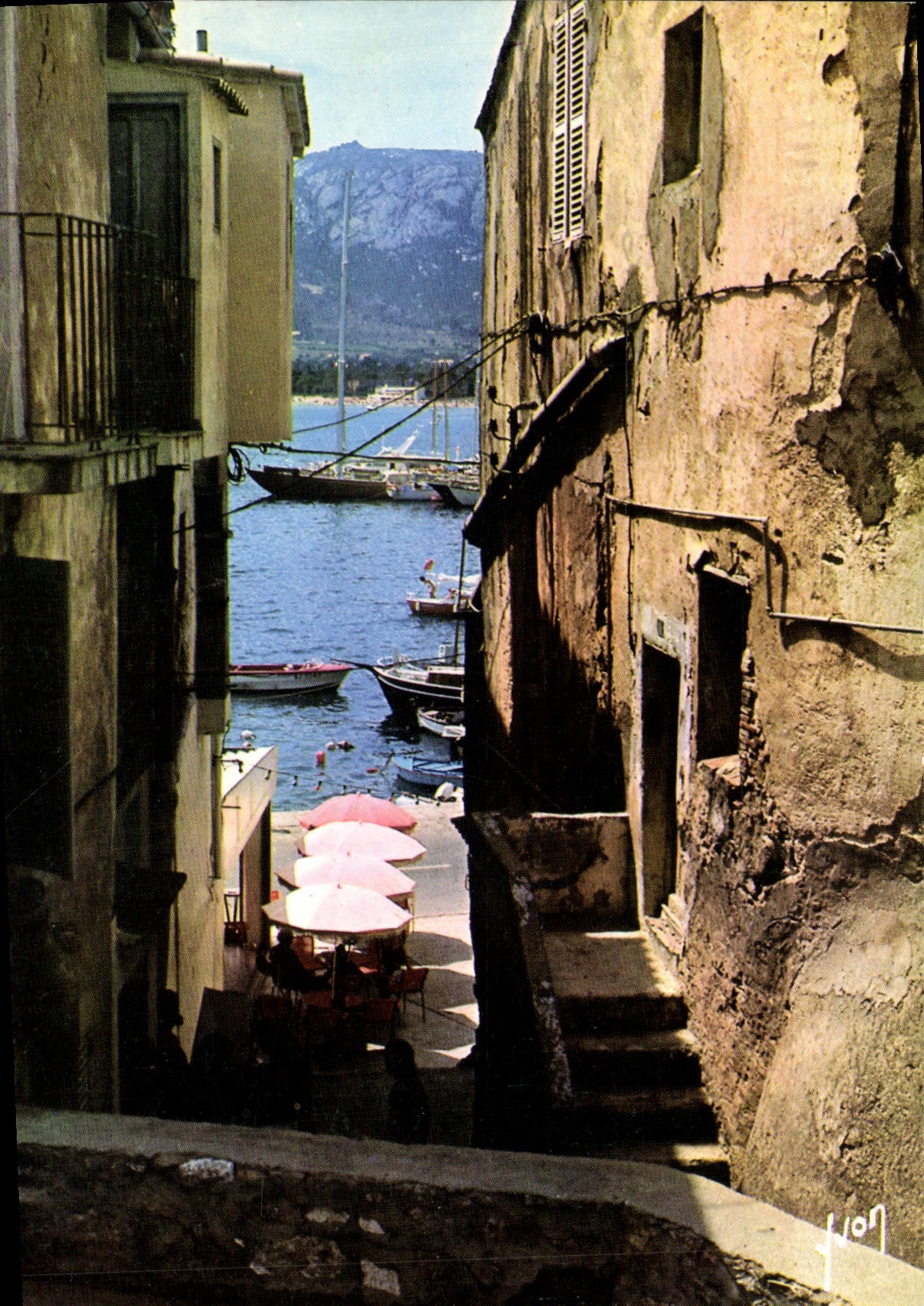 POSTAL MODERNA colores y luz del oasis de Francia Córcega de la belleza una de Calvi de las pequeñas calles que se abren en el puerto