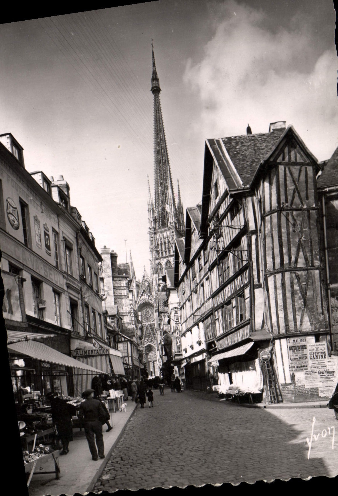 MODERN CARD Rouen Old women Houses And Arrow Of the Cathedral