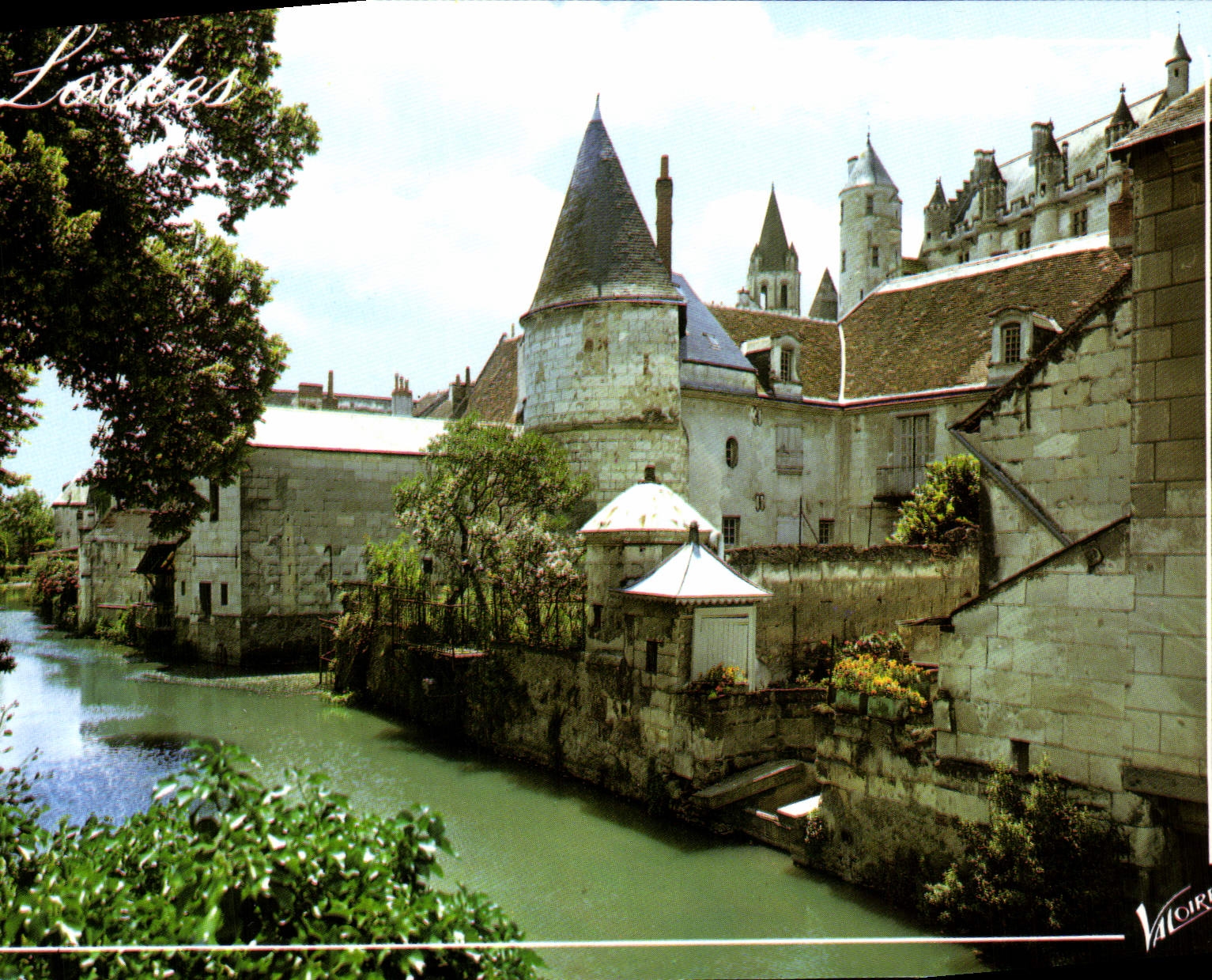 CPM Les Merveilles Du Val De Loire Loches Les Logis Royaux Du Chateau Vus Des Bords De l'Indre