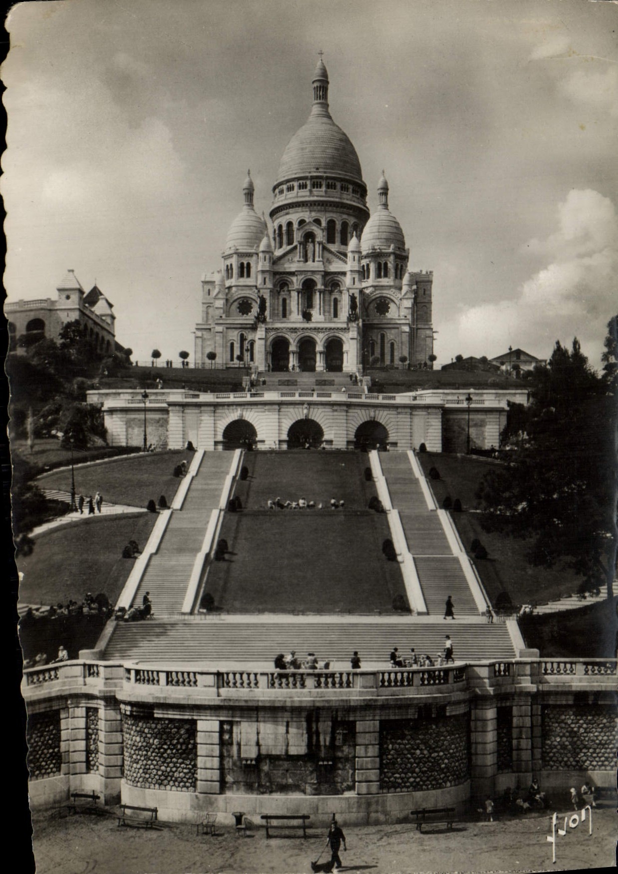CPM Paris En Flanant Le Sacre Coeur De Montmartre Et l'Escalier Monumental