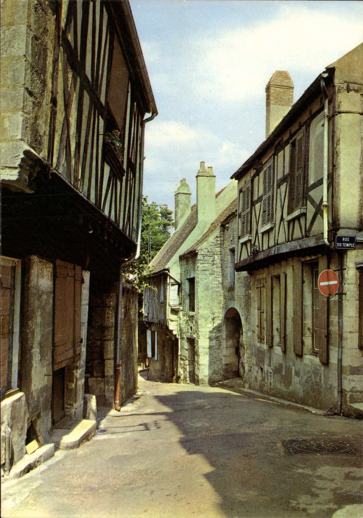 MODERN CARD Clamecy Old women houses of 15th