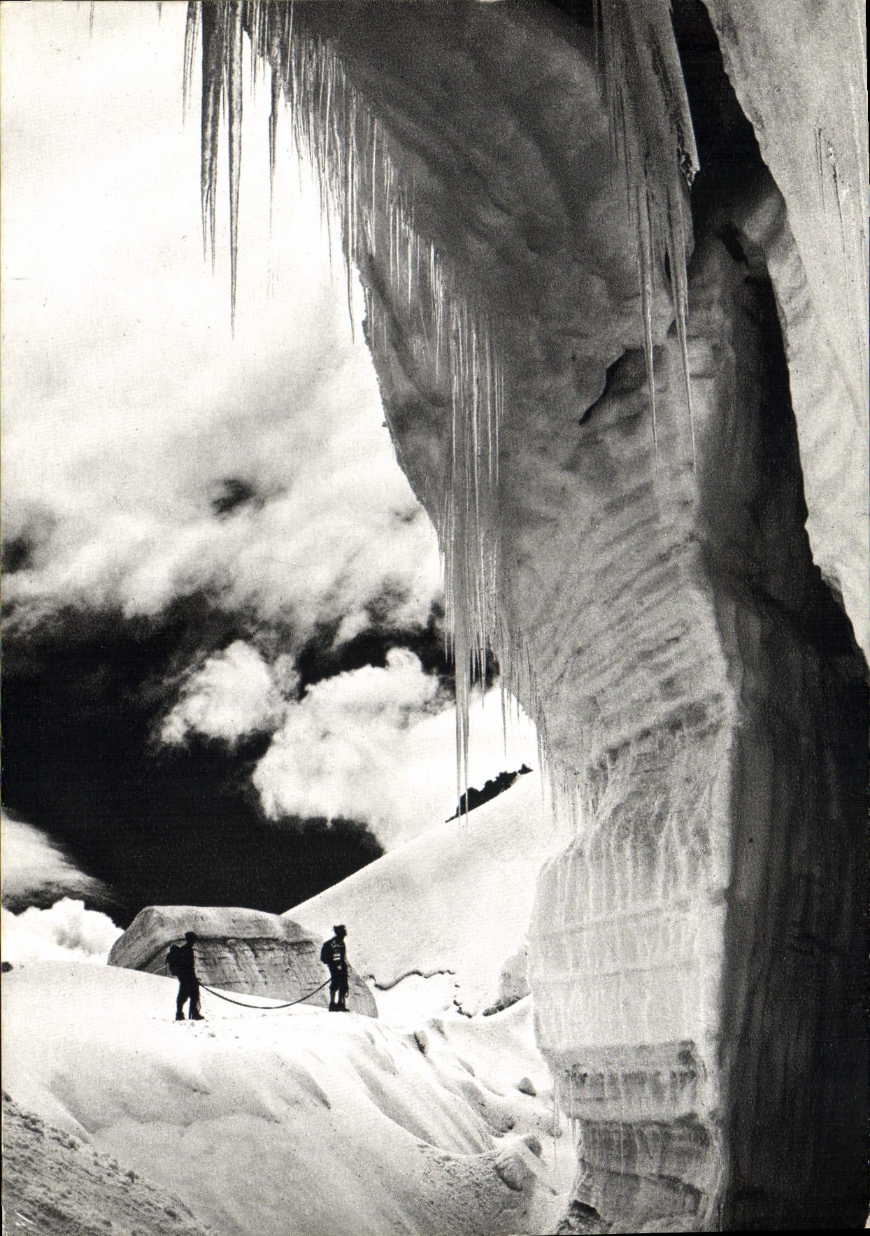 POSTAL MODERNA las montan@as debajo de la aguja del plan del alpinismo