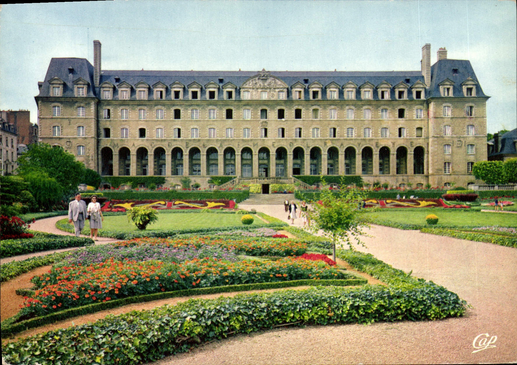 CPM Rennes Le Palais Saint Georges et les Jardins