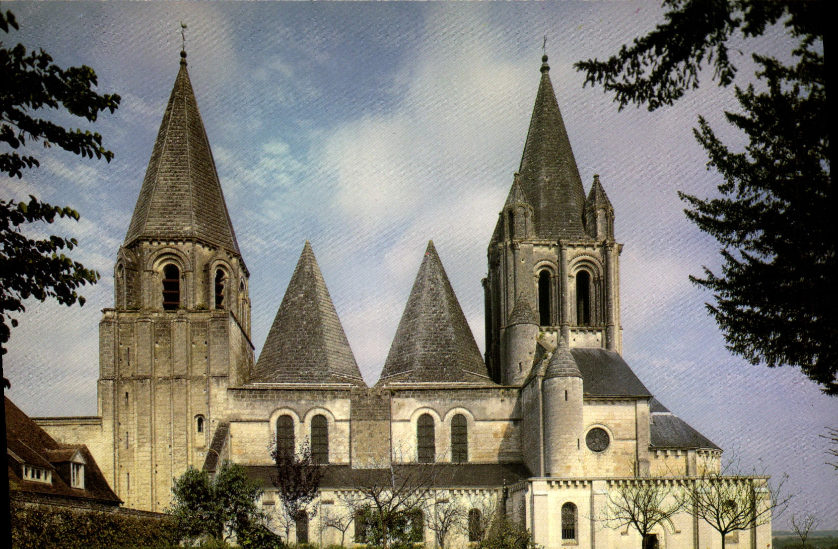 CPM Les Merveilles du Val De Loire Loches L'eglise Saint Ours Ancienne collegiale Notre Dame