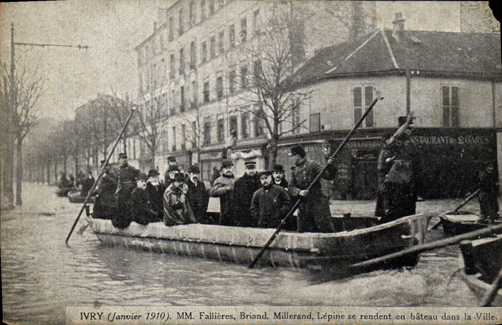MODERN CARD Ivry Fallieres Briand Millerand Lepine go in boat in the city