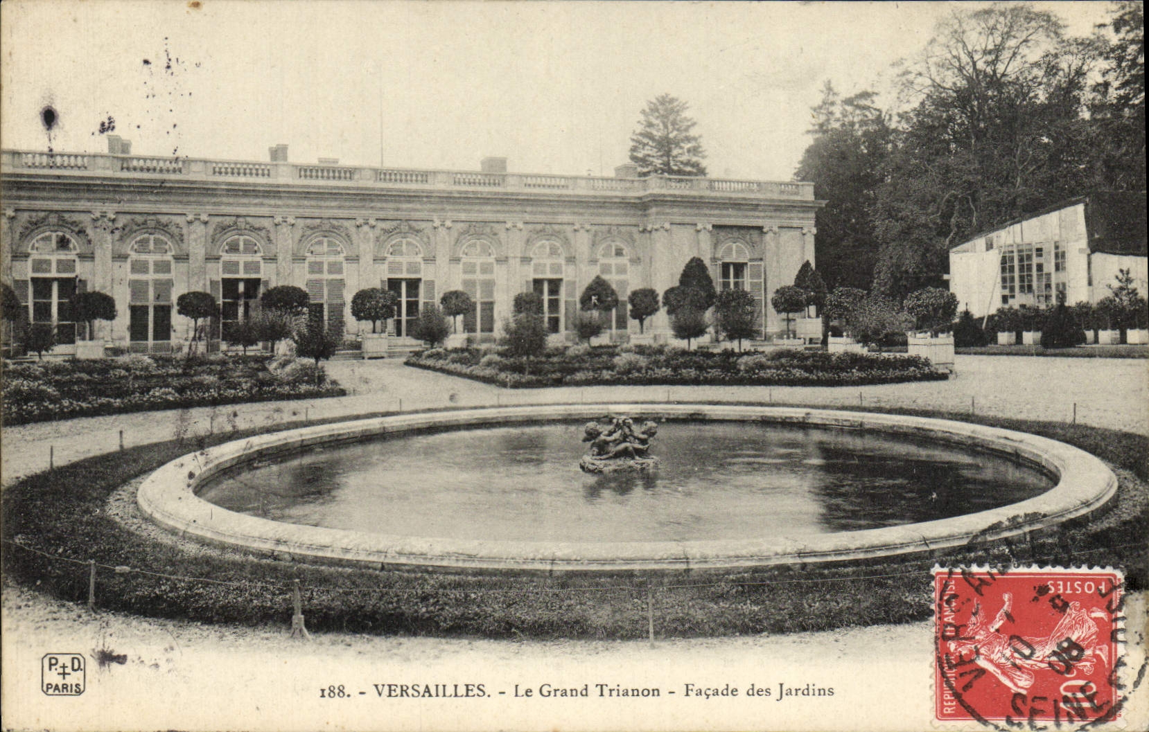 VINTAGE POSTCARD Versailles Large Trianon Frontage of the Gardens