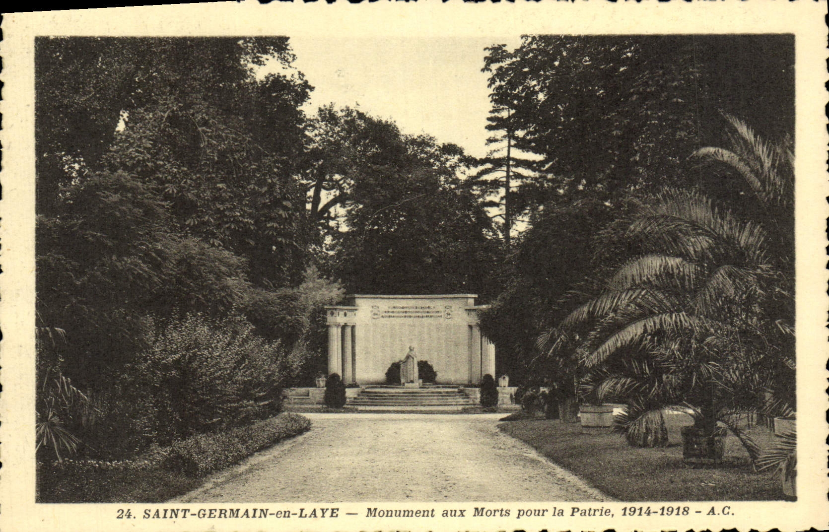 CPA Saint Germain en Laye Monument aux Morts pour la Patrie 1914 1918 Militaria
