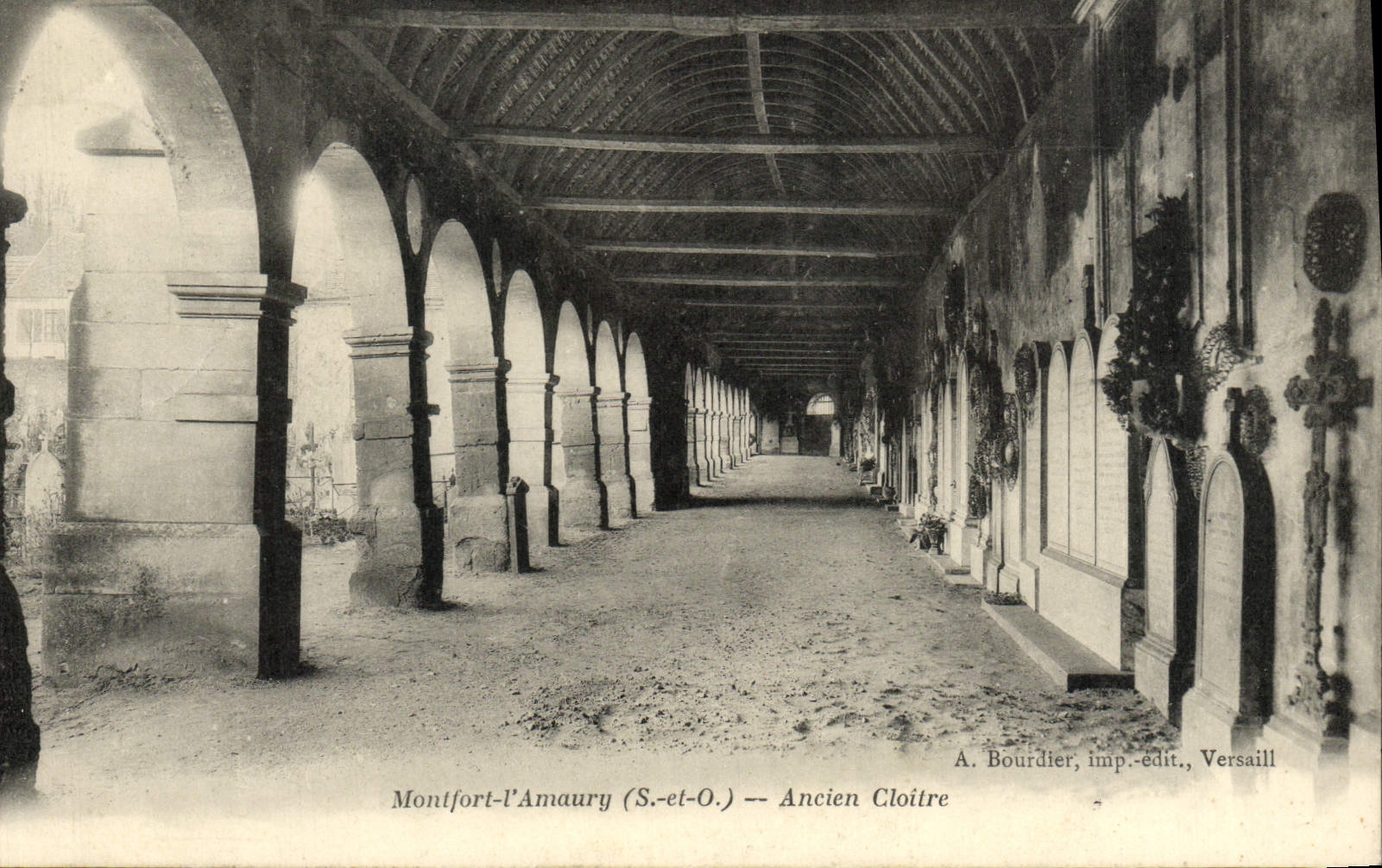 CPA Montfort l'Amaury Ancien cloitre