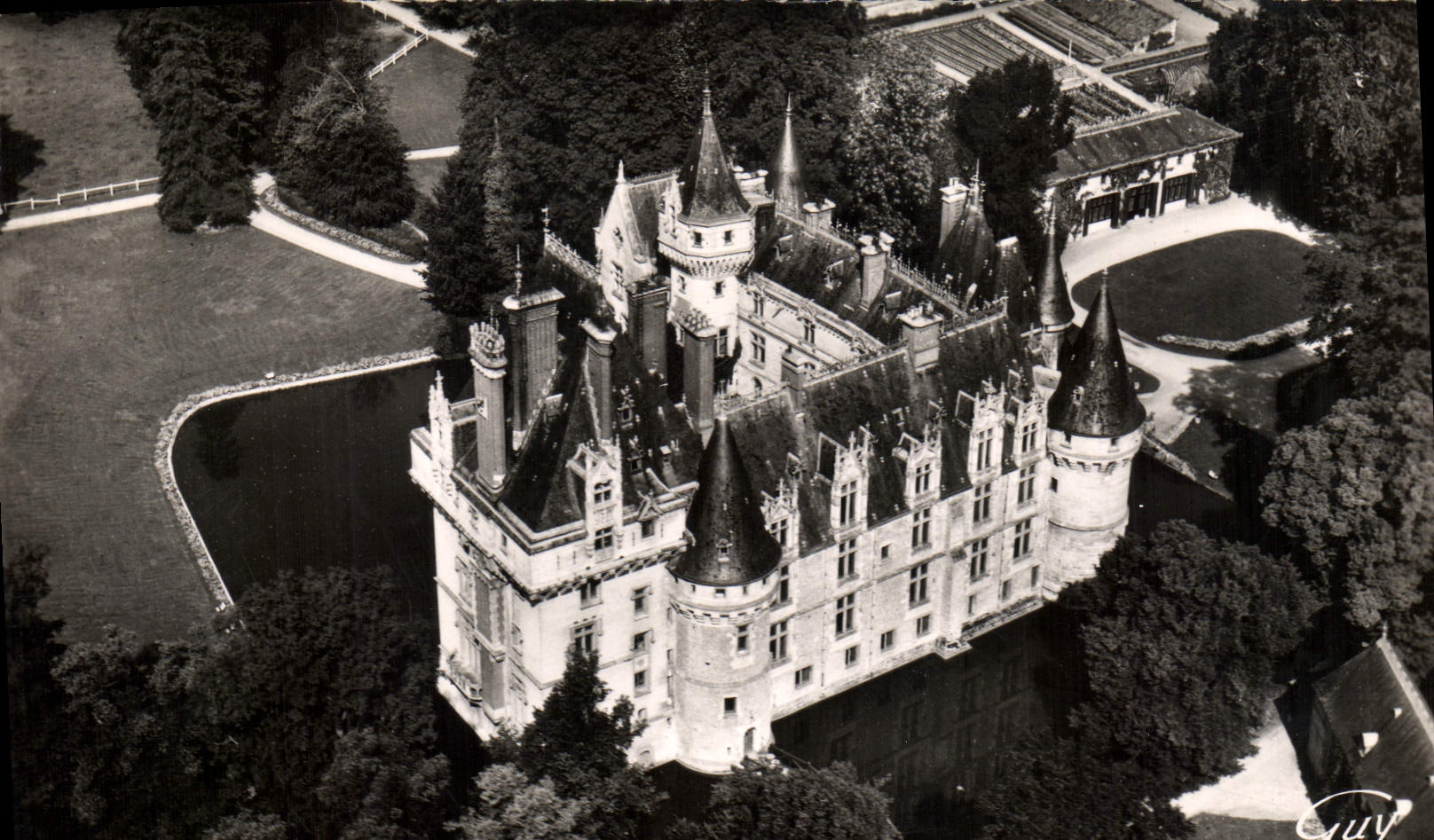 CPM En Avion sur Vigny Le Chateau