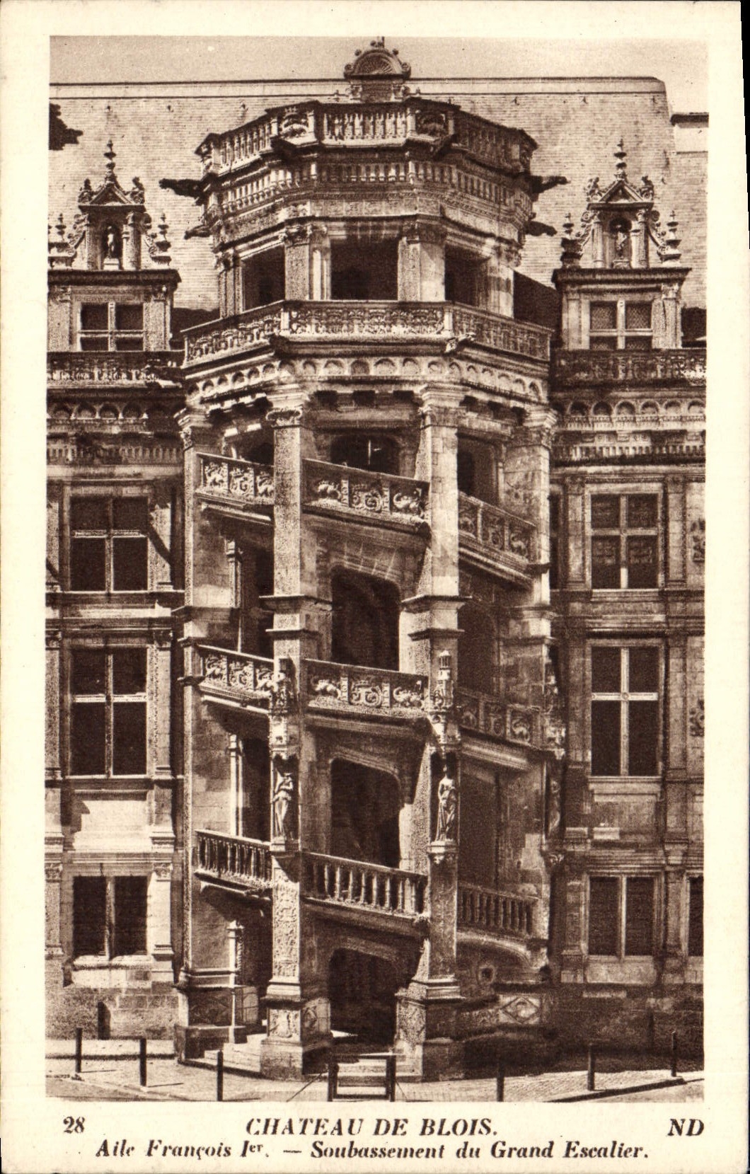 VINTAGE POSTCARD Castle Of Blois François Wing 1st Base of the Large Staircase