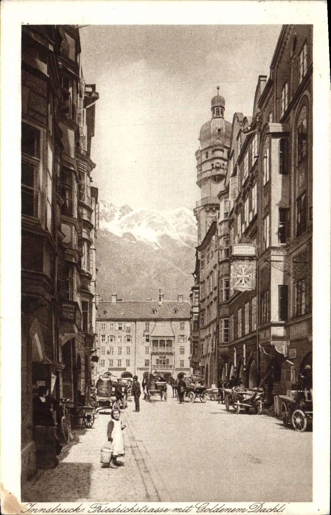 VINTAGE POSTCARD Innsbruck Friedrichstrasse drove Goldenem Dacht