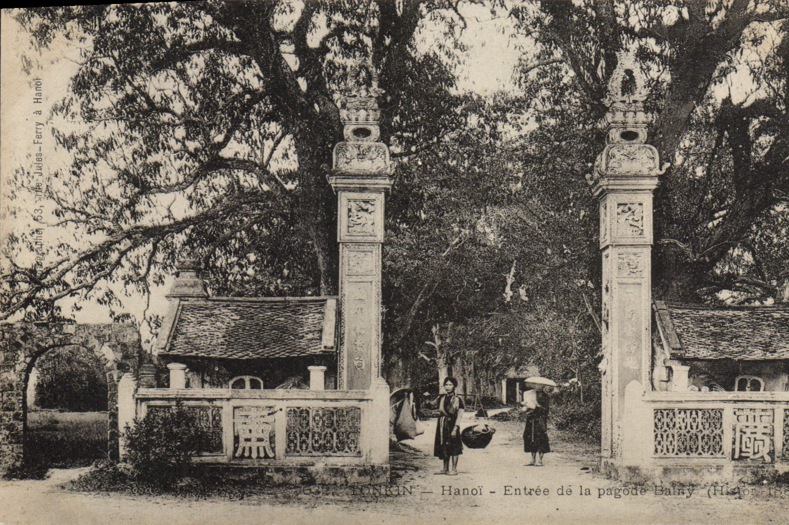 VINTAGE POSTCARD Tonkin Hanoi Entered of the pagoda Balny Indo-China Vietnam