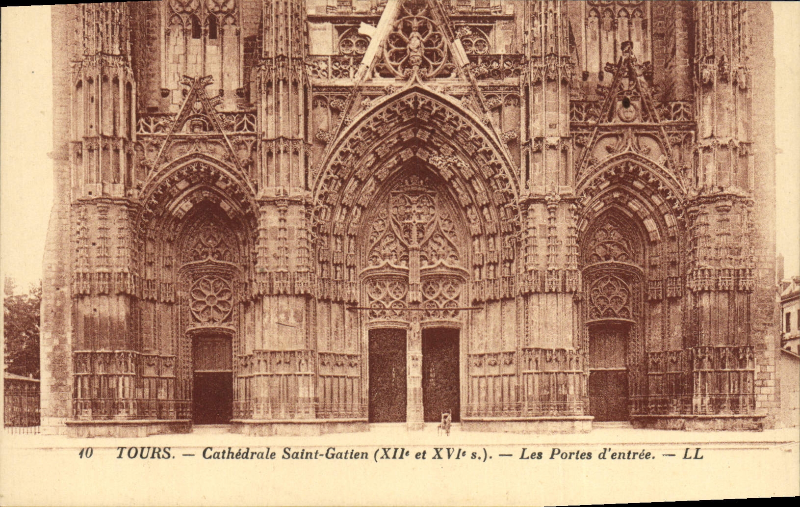 CPA Tours Cathedrale Saint Gatien Les portes d'entree