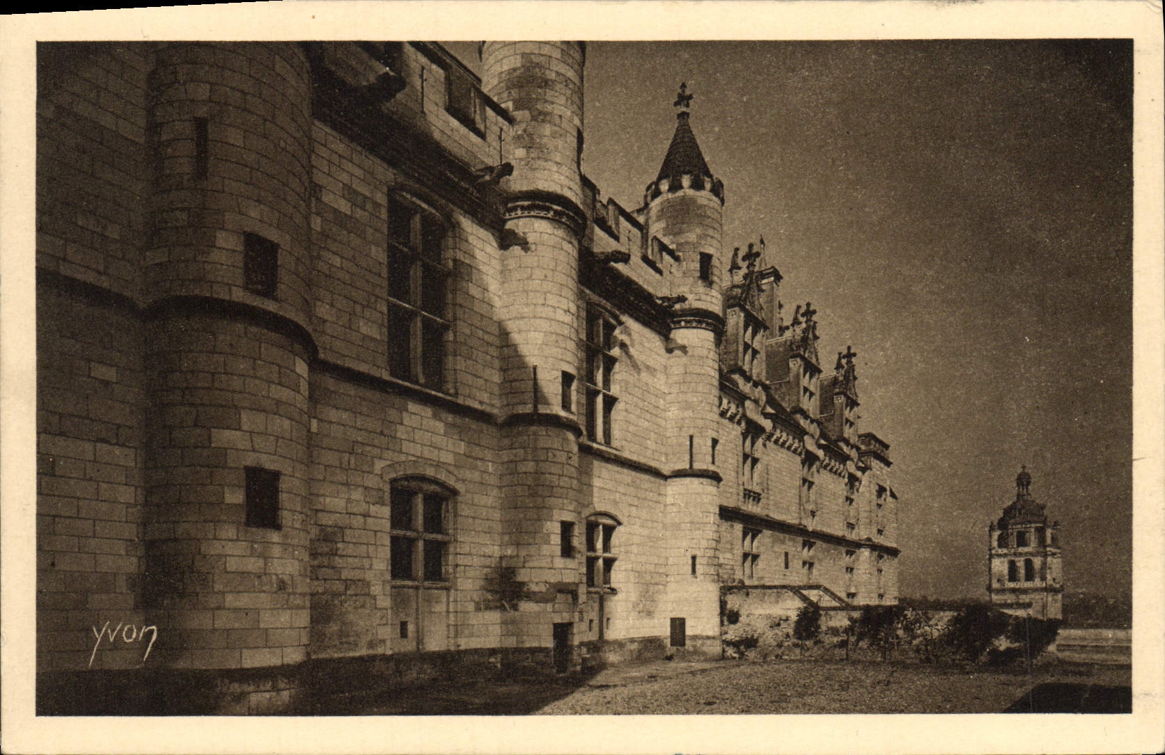 VINTAGE POSTCARD Castle of Loach