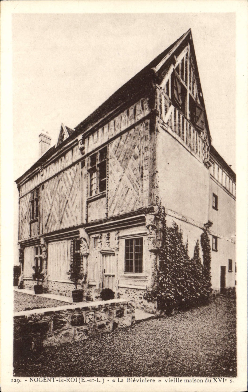 CPA Nogent le Roi La Bleviniere Vieille maison du 16eme
