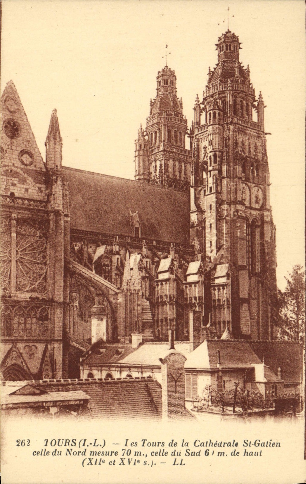 CPA Tours Les Tours de la Cathedrale St Gatien
